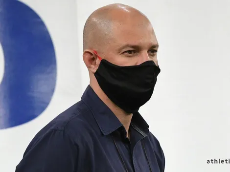 William Thomas busca acerto com meio-campista do Santos