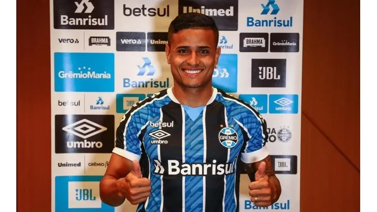 Jogador tirou recesso junto com os titulares (Foto: Reprodução/Facebook/Éverton)