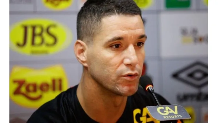Thiago Neves detona arbitragem na Copa do Nordeste e propõe entrevistas aos árbitros após o jogo