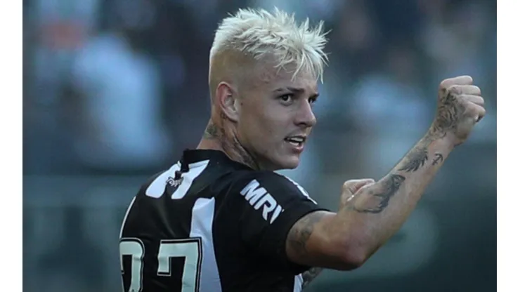 Atacante era desejado pelo Galo e outros clubes brasileiros - Foto: Pedro Vale/AGIF.