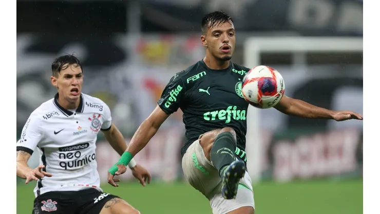 Dirigente do Palmeiras expõe que Menino acertou com Timão na base