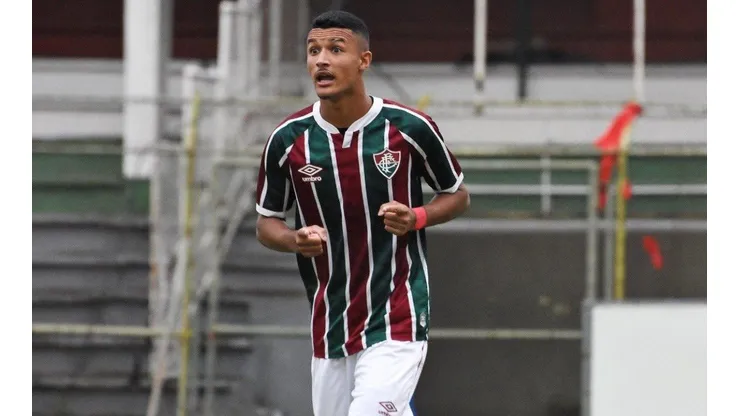 Fluminense renova com jovem lateral-esquerdo Jefté até 2025