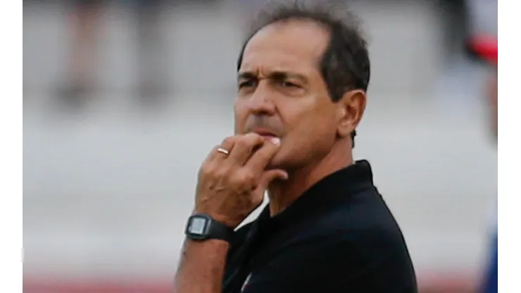 Dirigentes analisam possíveis vendas para atingir o planejamento financeiro no Tricolor - Foto: Marcello Zambrana/AGIF.