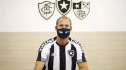 Joel Carli é apresentado oficialmente em retorno ao Botafogo