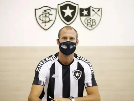 Joel Carli é apresentado oficialmente em retorno ao Botafogo