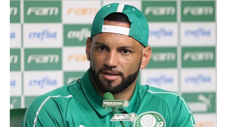 Com Weverton na mira de Tite, Palmeiras prepara renovação de substituto do goleiro