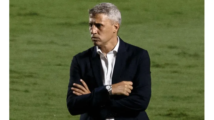 Crespo fará mudanças no setor defensivo - Foto: Ettore Chiereguini/AGIF.