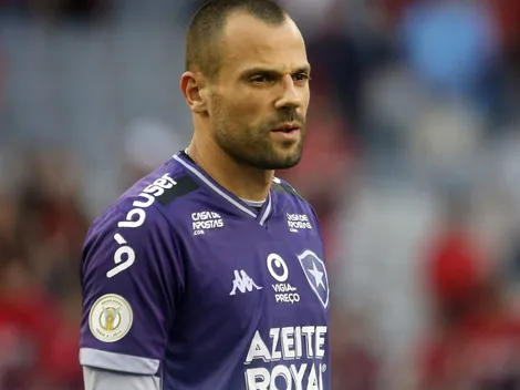 Gastos com Cavalieri podem chegar a R$ 2,3 milhões e Botafogo acena vender goleiro para os EUA