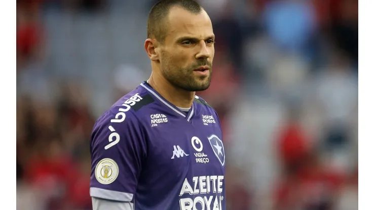 Gastos com Cavalieri podem chegar a R$ 2,3 milhões e Botafogo acena vender goleiro para os EUA