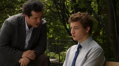 John Leguizamo e Tye Sheridan em cema de