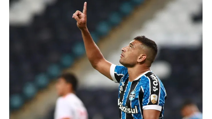 Diego Souza foi o cara do jogo: ele marcou três gols (Foto: Getty Images)