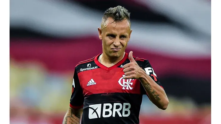 Rafinha está muito perto de ser novamente jogador do Flamengo - Foto: Thiago Ribeiro/AGIF.