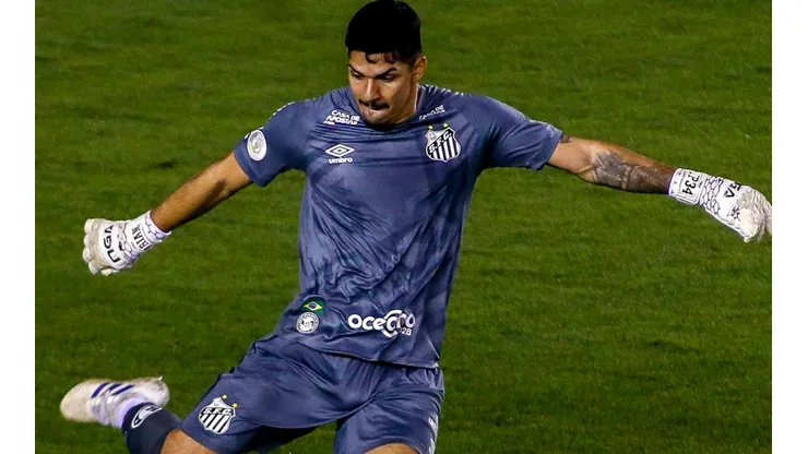João Paulo não quer deixar o Santos, mas Peixe pode aceitar proposta do Ajax pelo goleiro