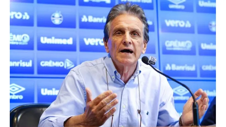 Grêmio anuncia saídas do vice de futebol e diretores