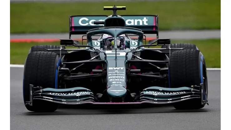 Vettel garante que Aston Martin disputará com Mercedes na pista; equipes são parceiras técnicas