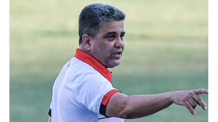 Treinador pode receber um reforço para o ataque - Foto: Thiago Ribeiro/AGIF.