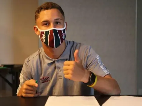 Fluminense assina contrato profissional com Arthur, de 16 anos
