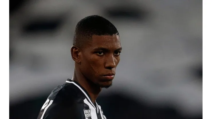 Kanu deve continuar no Botafogo na próxima temporada