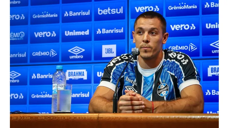 Churín tem contato do Colo-Colo e até rival no Brasil entra no páreo por atacante