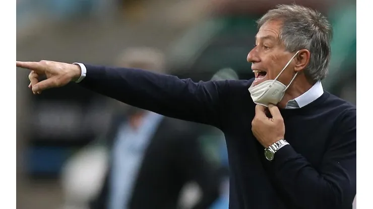 Ariel Holan foi contratado pelo Santos até dezembro de 2023