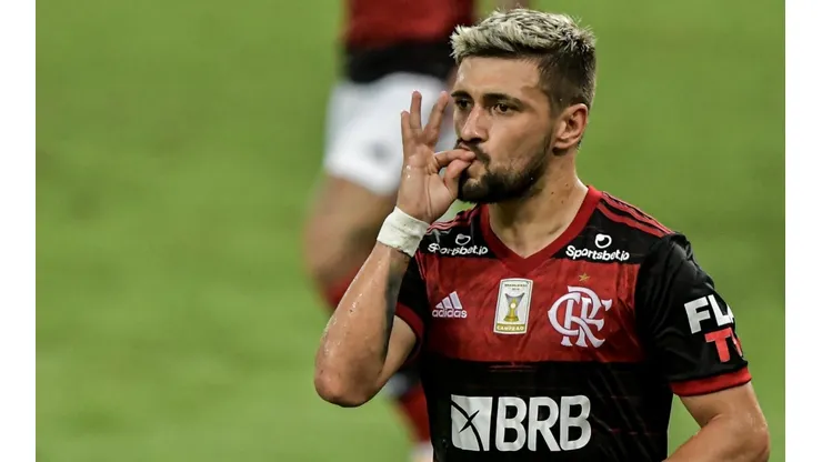 Fla economizou quantia milionária só com o uruguaio - Foto: Thiago Ribeiro/AGIF.