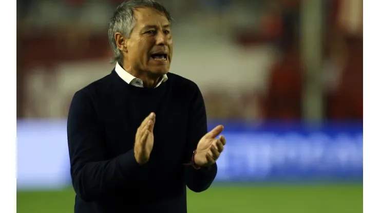 Ariel Holan treinou o Santos pela primeira vez nesta terça-feira (02)