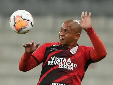 Vitória busca contratação de meio-campista do Athletico