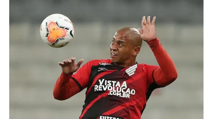 Walter acabou assinando com o Vitória. Rodolfo Buhrer -Pool/Getty Images