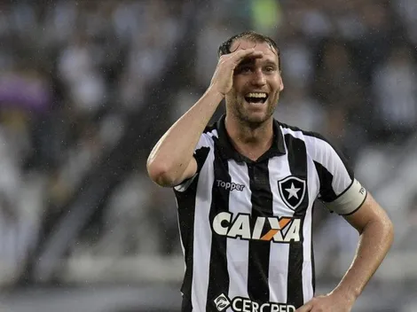 Botafogo se aproxima de acerto com Carli