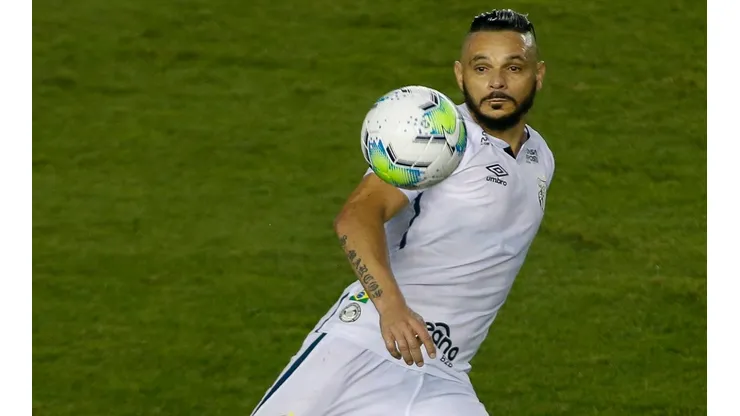 Diagnosticado com Covid-19, Pará desfalca o Santos nas próximas partidas