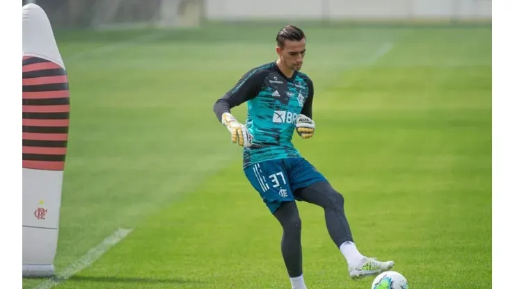 César, do Flamengo, é diagnosticado com lesão no ligamento cruzado e ficará seis meses fora