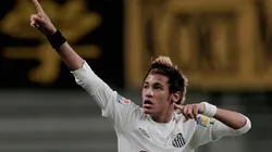 Neymar cantou o hino do Santos e deixou os santistas nostálgicos