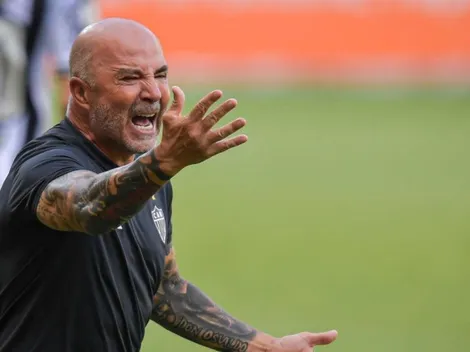 Ex-vice dispara artigo que enfatiza “jogo de cena” e “atrocidades” de Sampaoli