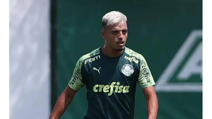 Gabriel Menino treina e será opção no Palmeiras para final da Copa do Brasil