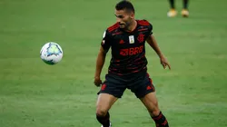 Flamengo renova contrato com o volante Thiago Maia