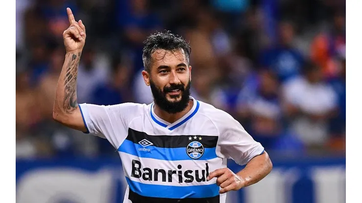 Douglas não perdeu tempo nas redes. Foto: Pedro Vilela/Getty Images