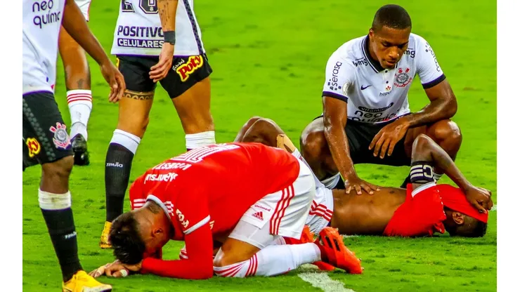 Internacional luta, mas esbarra no Corinthians e vê Flamengo ser campeão