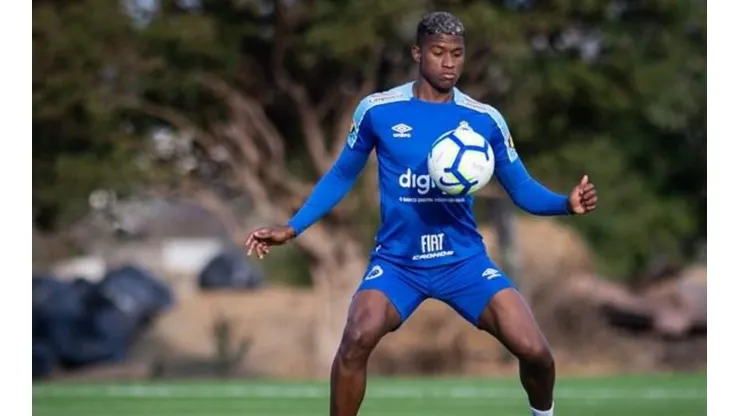 Sem espaço com Felipe Conceição, Cruzeiro estuda vender Orejuela para time time da Série A
