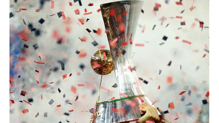 Com Flamengo e Internacional na disputa, CBF encomendou dois troféus para levar ao Beira-Rio e Morumbi
