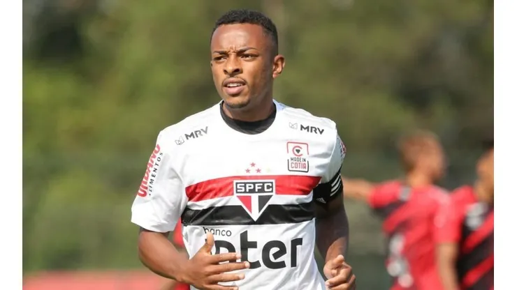 Lateral da base do Tricolor poderá estrear contra o Flamengo, no Morumbi