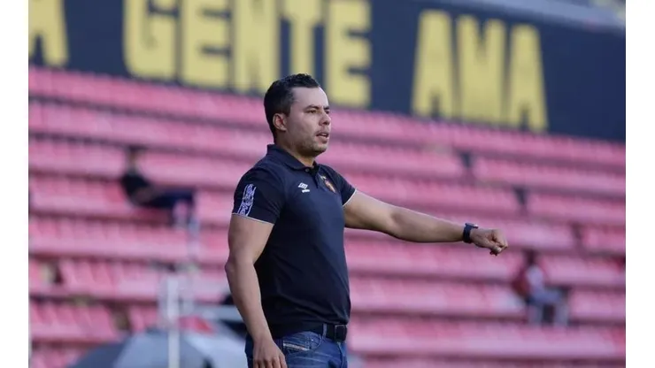 Sport renova contrato com Jair Ventura até final de 2021