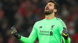Liverpool presta solidariedade a Alisson após morte do pai