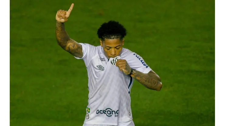 Marinho desfalca o Santos no último jogo do Brasileirão; jogador testou positivo para Covid-19