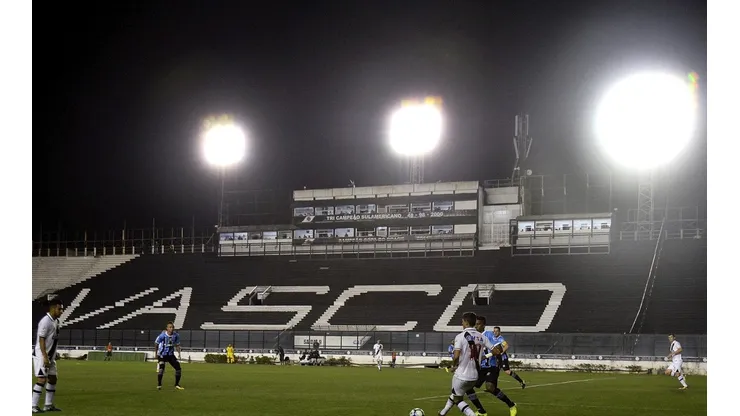 Após empate com o Corinthians, Vasco está quase rebaixado e rivais zoam na internet; veja os memes