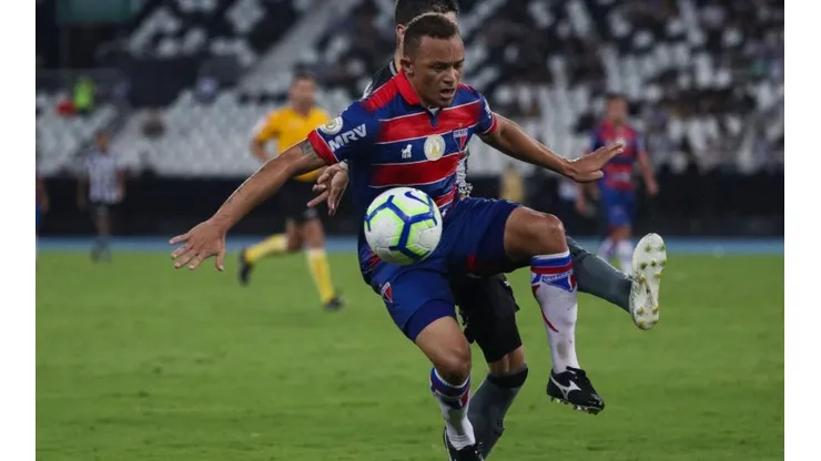 Carlinhos possui vínculo próximo do fim. Foto: Buda Mendes/Getty Images