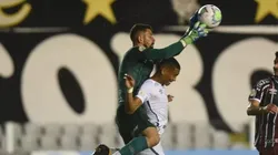 Madson tem duas costelas fraturadas e desfalcará Santos por tempo indeterminado