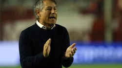 Santos confirmou nesta segunda-feira (22) a contratação do técnico argentino Ariel Holan