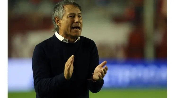 Santos confirmou nesta segunda-feira (22) a contratação do técnico argentino Ariel Holan