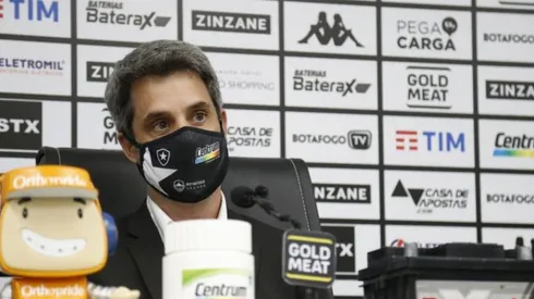 Eduardo Freeland age rápido no mercado e acerta contratação de atacante destaque da última Série B