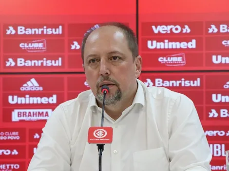 Alessandro Barcellos debocha de foguetório da torcida do Flamengo em frente ao hotel do Inter